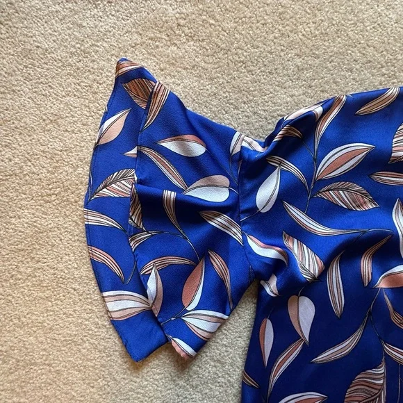 Liz Claiborne Navy Leaf Print Blouse - Picture 6 of 10